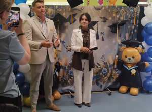 pan burmistrz oraz pani dyrektor przemawiają
